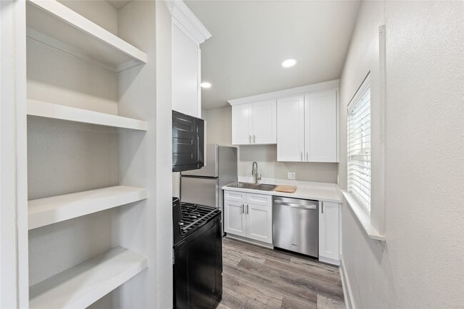Building Photo - 211 N Milby St