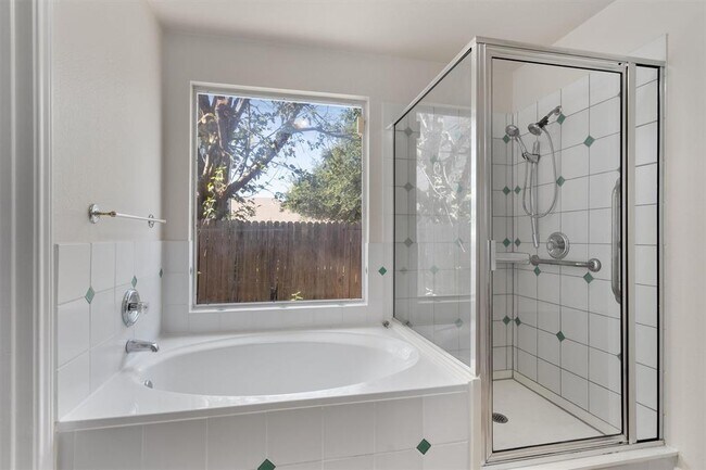 Building Photo - 902 Rocking Spur Cove