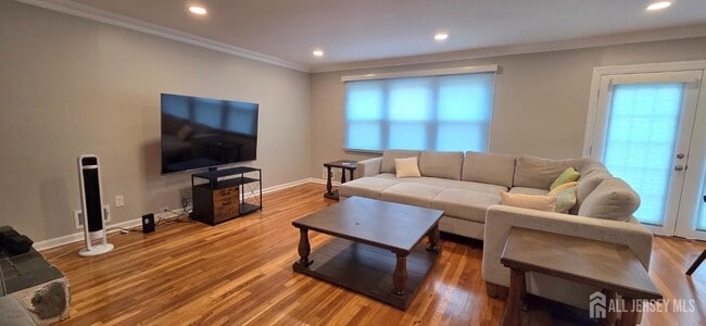 Building Photo - 22 Oak Br Rd