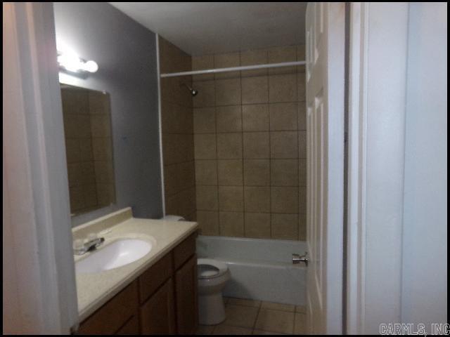 Building Photo - 107 S Holly St