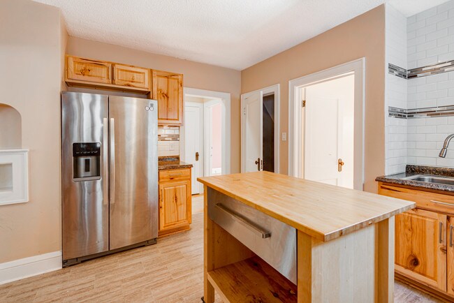 Building Photo - 700 24th Ave SE