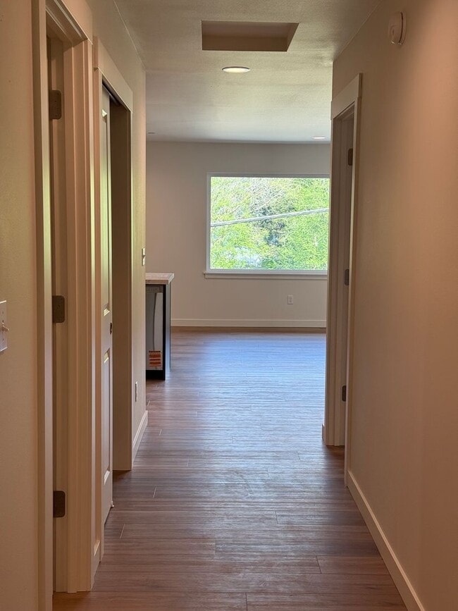 Building Photo - 705 W Lake Samish Dr