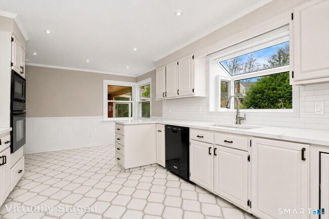 Building Photo - 5 Turtleback Ln