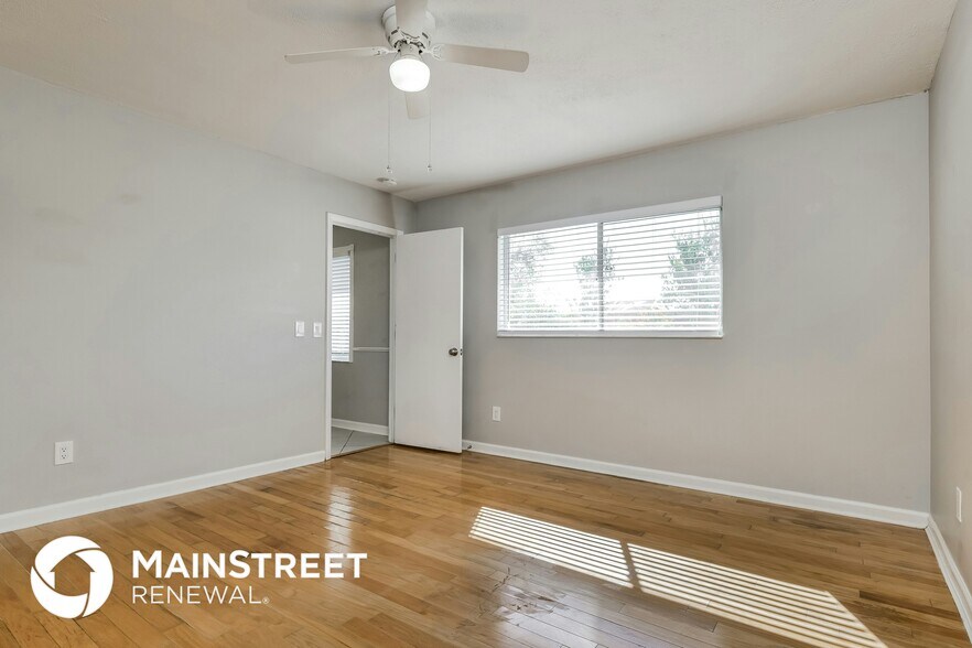 Building Photo - 1122 SE 17th St