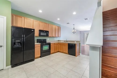 Building Photo - Beautiful 2 Bedroom 2.5 Bath Townhome loca...