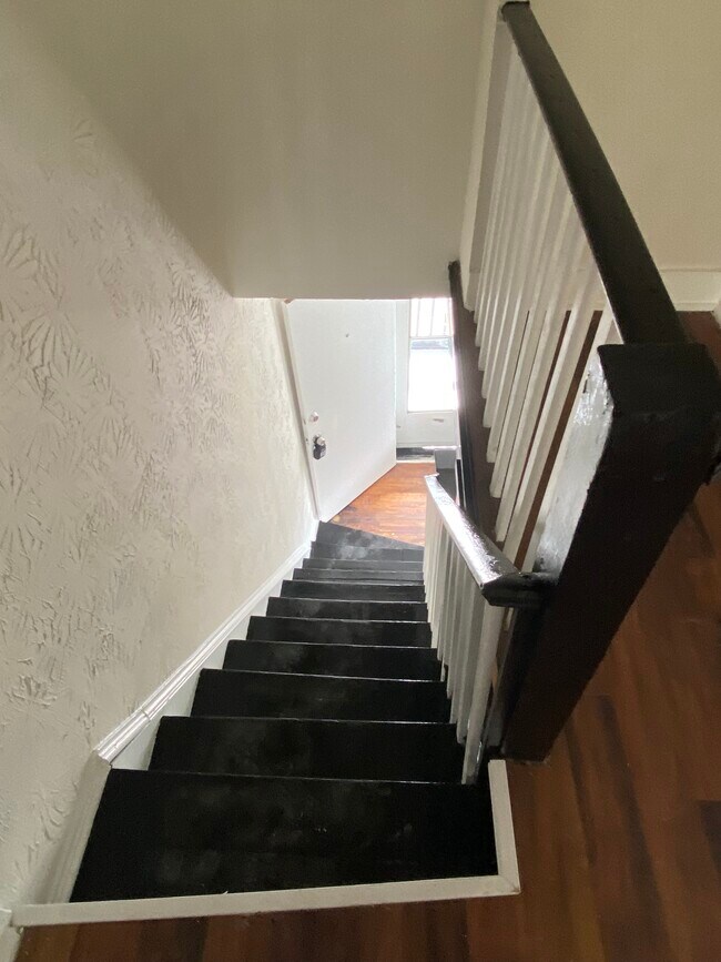 Building Photo - 2403 Old Dominion St