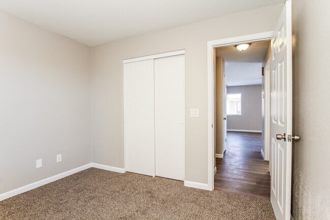 Building Photo - 25675 W Satellite Ln