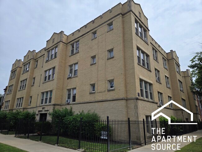 Building Photo - 4107 N Sacramento Ave