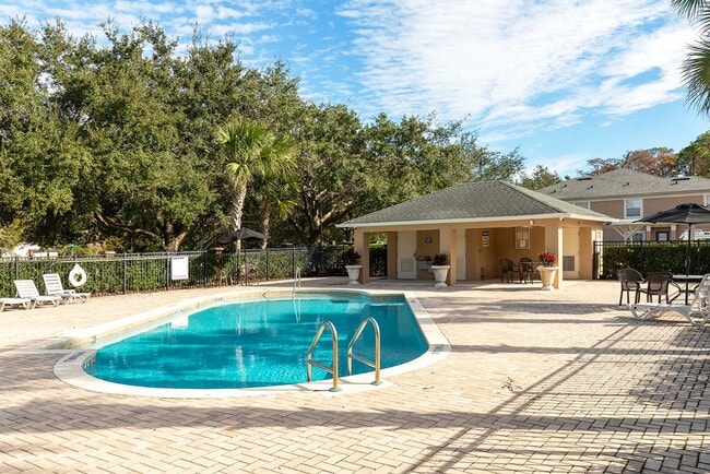 Building Photo - PRISTINE CLEAN 3 BDRM TOWNHOUSE IN SANFORD!