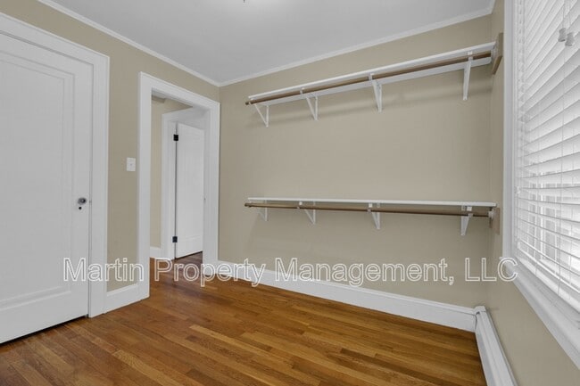 Building Photo - 184 William St