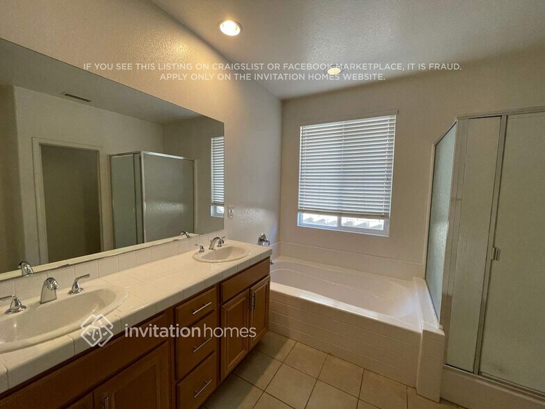 Building Photo - 6223 W Ave J 10