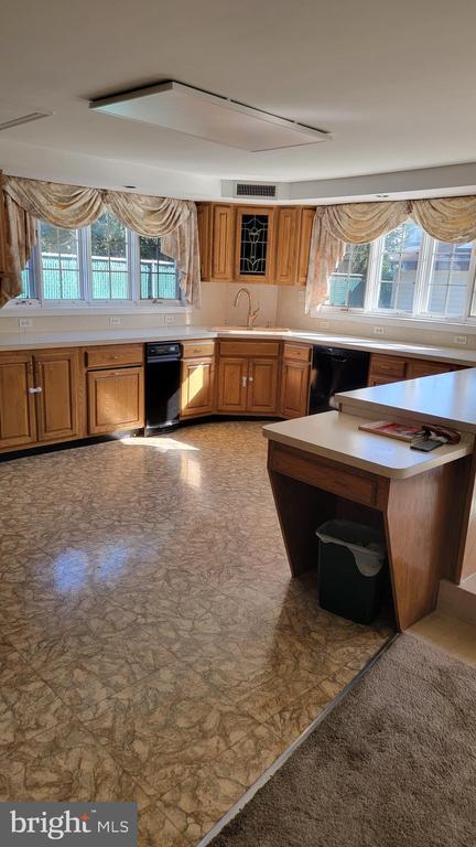 Building Photo - 8027 Narvon St