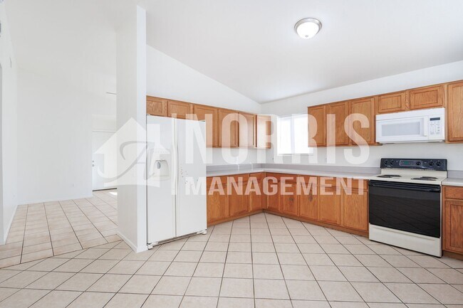 Building Photo - Freshly Updated Home with NO HOA