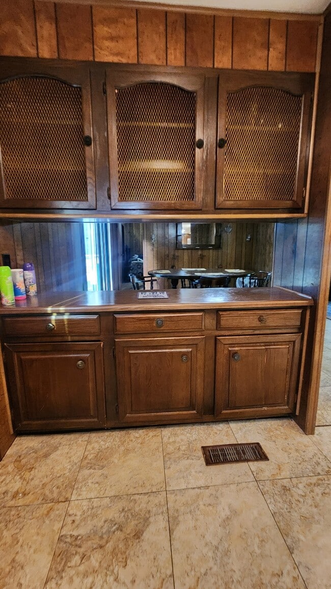 Building Photo - 465 Pecan