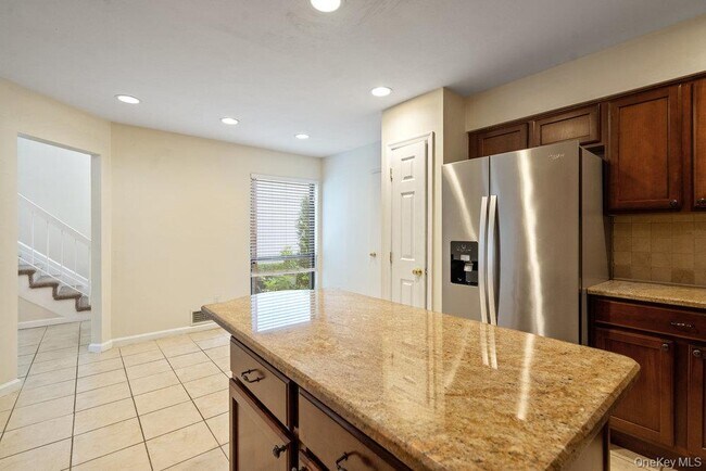 Building Photo - 90 Foxwood Dr