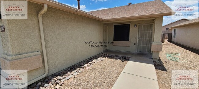 Building Photo - Valencia Rd & Headley Rd 3/2 - July move in special! - All tile floors and updated kitchen