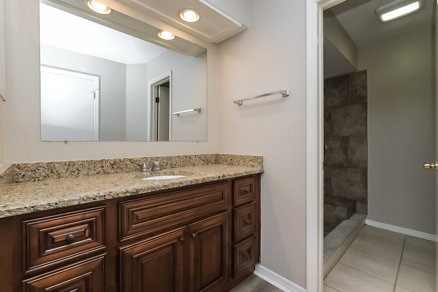 Building Photo - 11171 Heathwood Ave