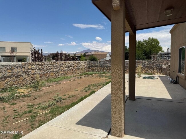 Building Photo - 613 Valley Plum Ave