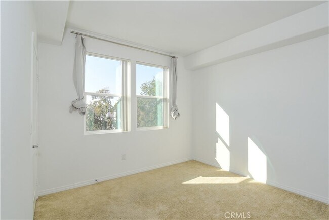 Building Photo - 11925 Kling St