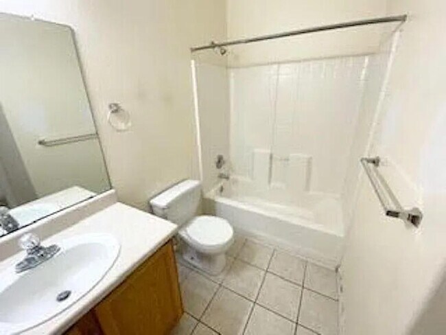 Building Photo - 7176 Husky Dr NE