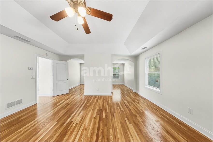 Building Photo - 5592 Lair Ln