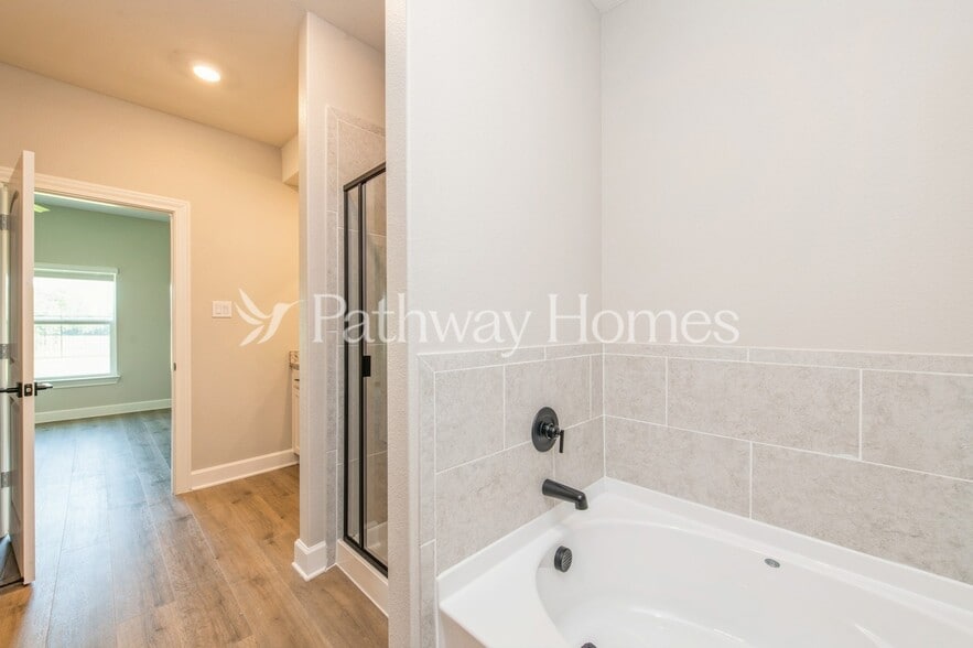 Building Photo - 619 Brookside Dr