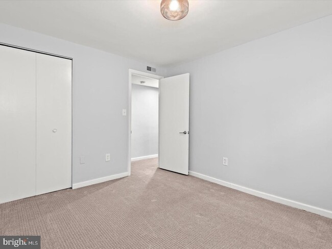 Building Photo - 706 S Arlington Mill Dr