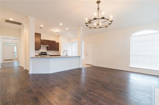 Building Photo - 2108 Monticello Cir