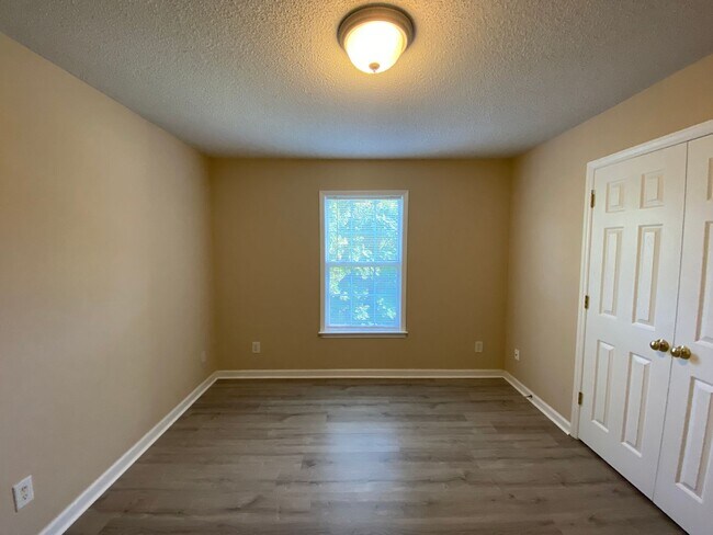 Building Photo - 533 Scholastic Ct