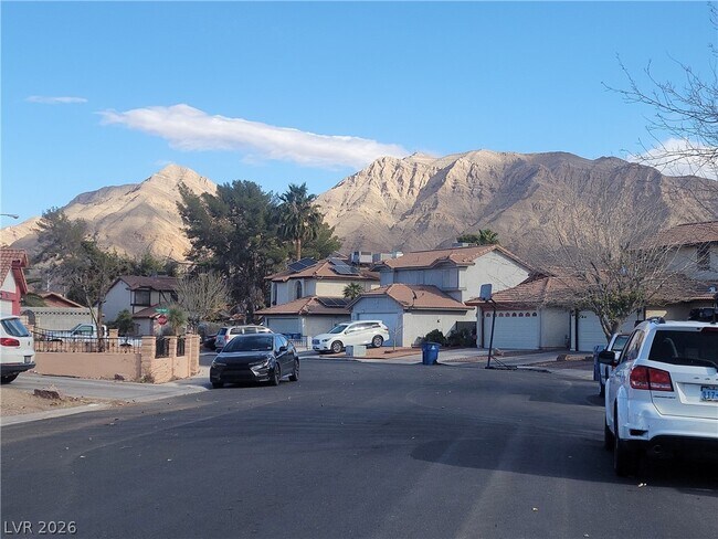 Building Photo - 5712 Swimmer Dr