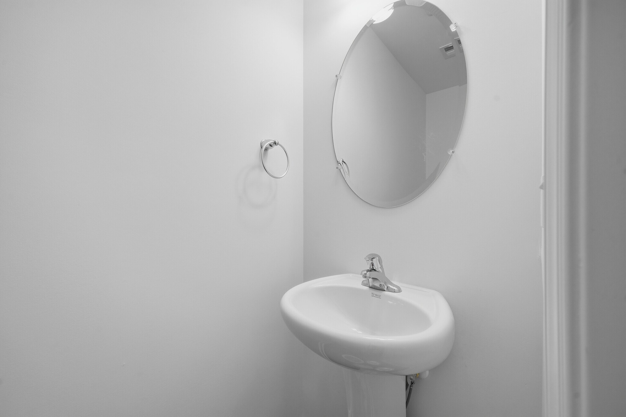 Building Photo - 1250 E 7th St