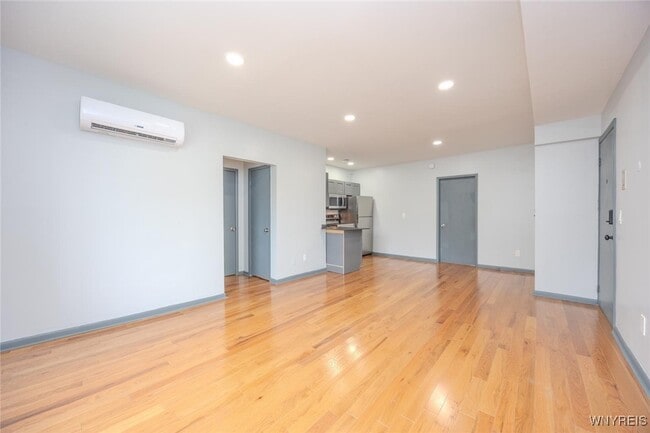 Building Photo - 530 Main St