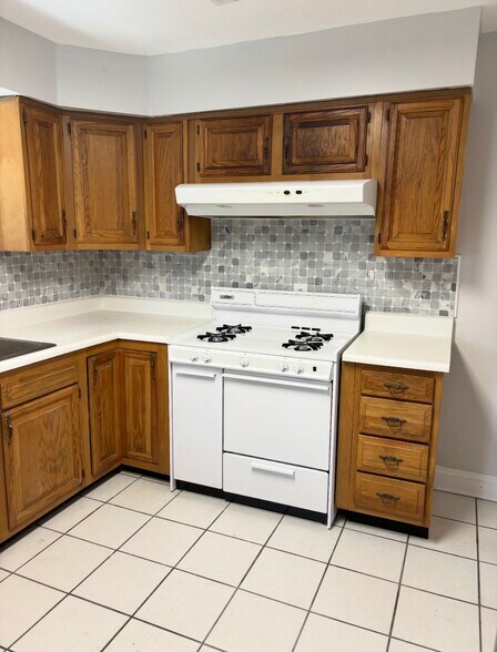 Large 36 in oven/stove - 1350 Sylvia Ave
