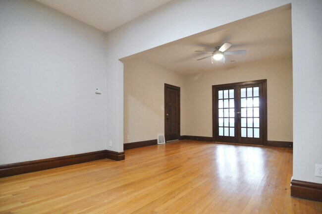 Building Photo - 2 Bedroom in the Vilas Neighborhood