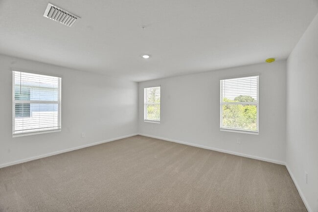 Building Photo - 575 Salisbury Cir