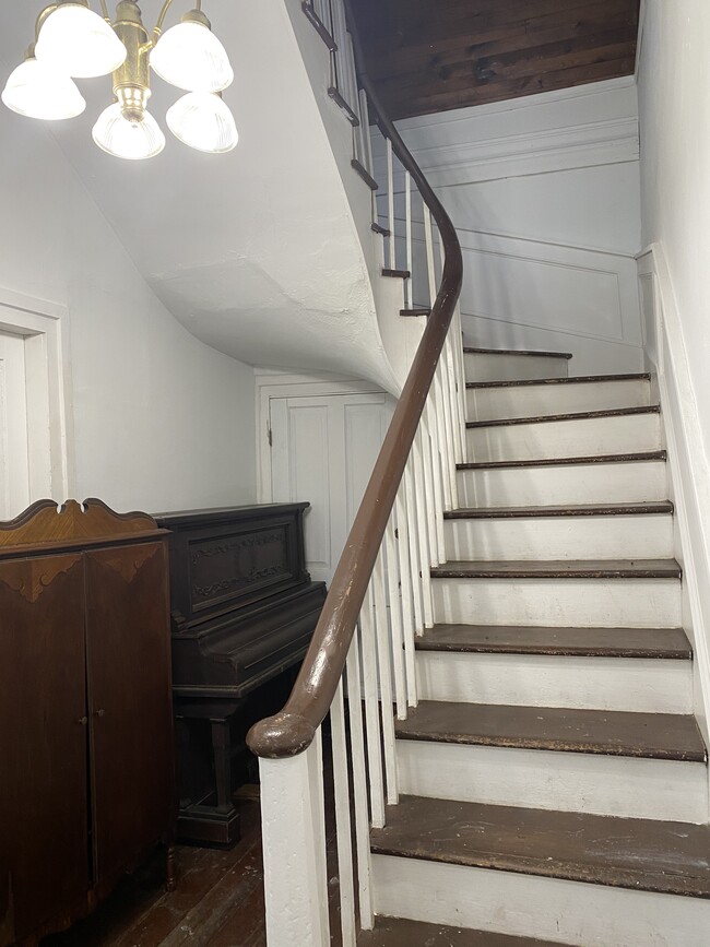 Grand entrance into this historic 1850 antebellum - 105 Church St