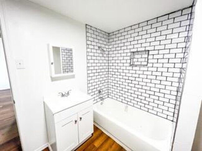Building Photo - Charming Renovated Three Bedroom Home in Oilton