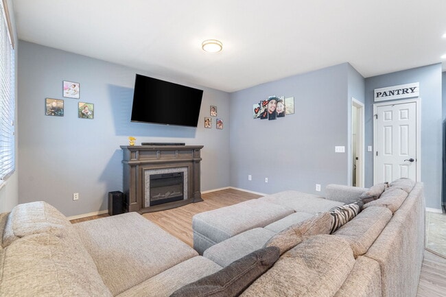 Building Photo - 4127 McKinley St NE