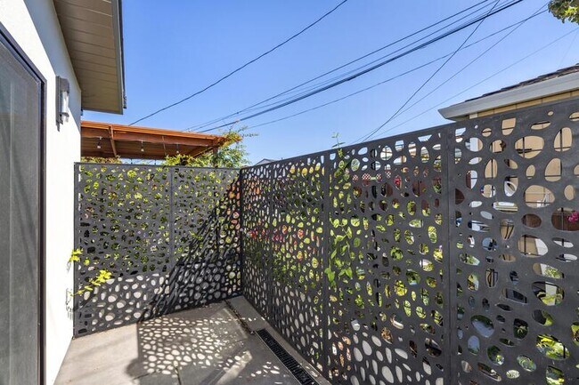 Building Photo - 1009 S Norfolk St