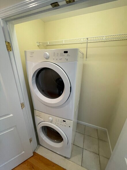 Building Photo - 292 Hemlock Ter