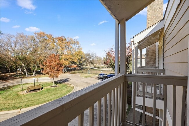 Building Photo - 11710 Southlake Dr