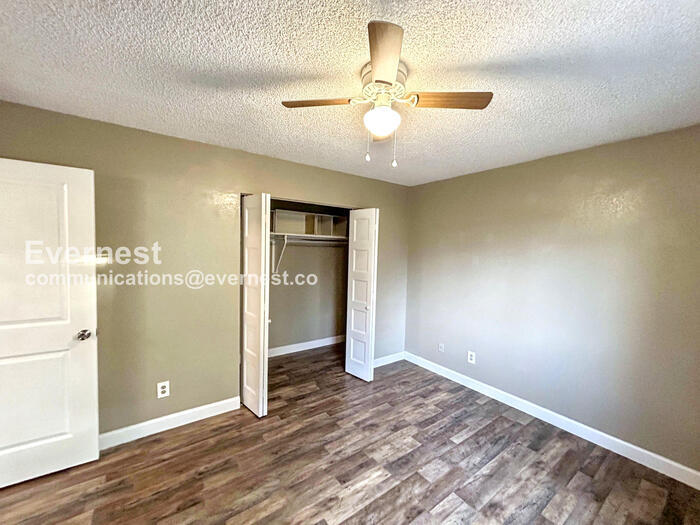 Building Photo - 6655 Lonsdale Dr