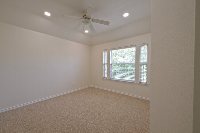 Building Photo - 3001 Claybrook Dr