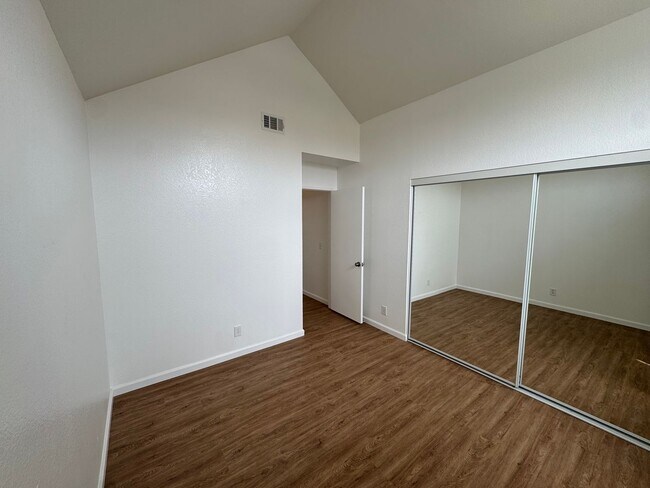 Building Photo - 1423 Portofino Dr