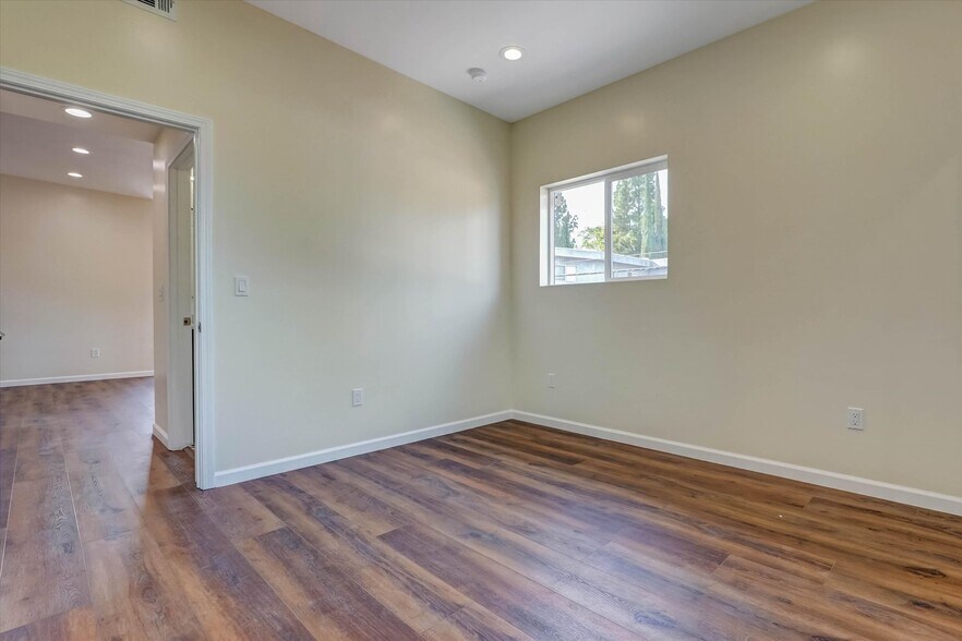 Building Photo - 17095 Kingsbury St