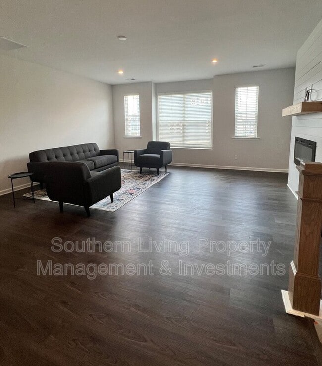 Building Photo - 6985 Waterstone Dr