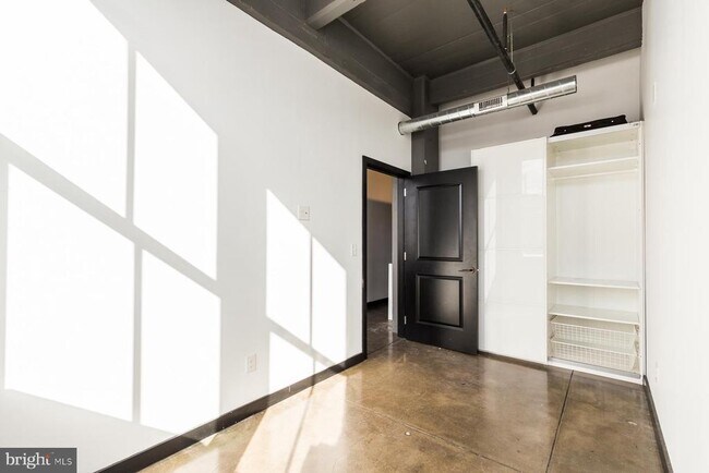 Building Photo - 1701 Tulip St