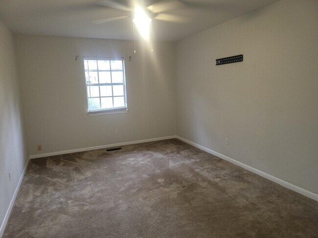 Building Photo - 1540 Pine View Dr