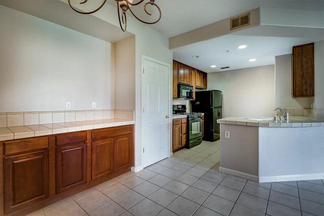 Building Photo - 6530 Hearthstone Cir