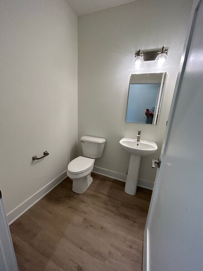 Building Photo - 5706-5708 Eternity Drive